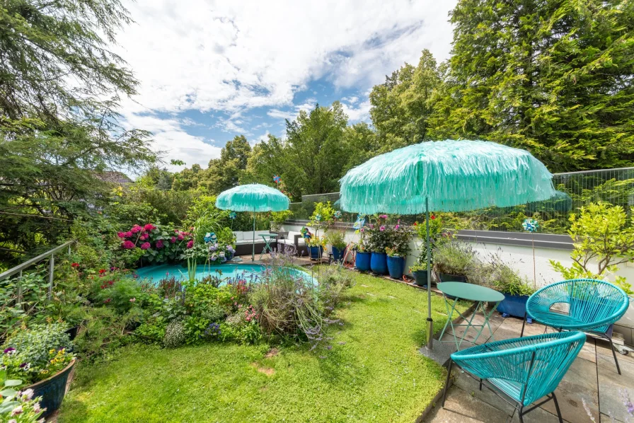 Dachgarten mit kleinem Becken