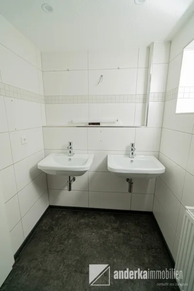 Damentoiletten im UG