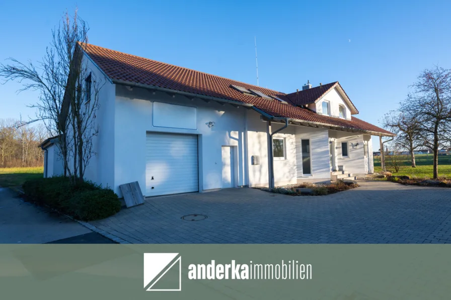  - Haus kaufen in Bibertal / Echlishausen - 320 m² Gewerbefläche und 152 m² Wohnfläche! Wohn- und Geschäftshaus direkt an der A8.