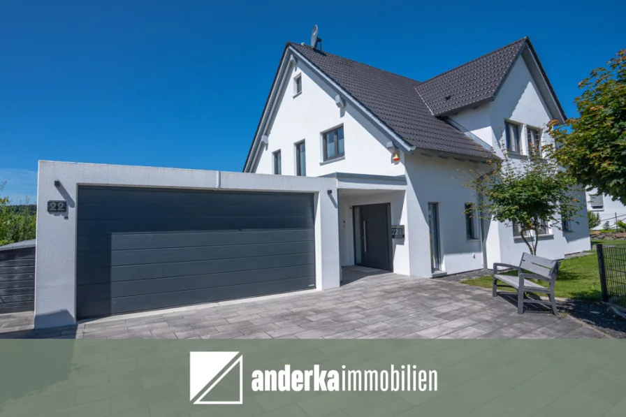 Hausansicht - Haus kaufen in Ichenhausen / Autenried - Familienidylle pur: Traumhaus in grüner Umgebung mit KFW 40+ Energiestandard.