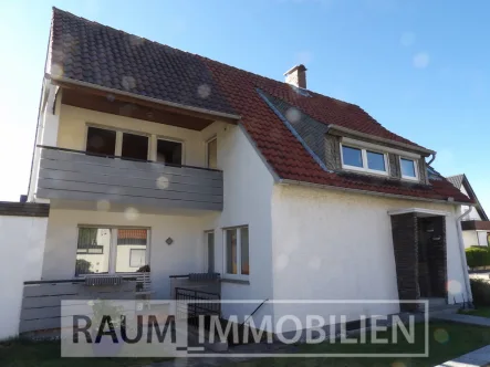 Gebäudeansicht mit Loggia - Haus kaufen in Löhne / Gohfeld - Ein,- Zweifamilienhaus .. für kleines Geld !!