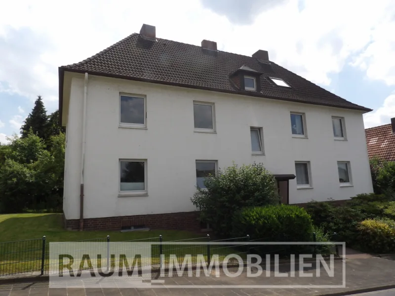 Gebäudeansicht Strassenseite - Wohnung kaufen in Herford - Eigentumswohnung inkl. Gartengrundstück !!