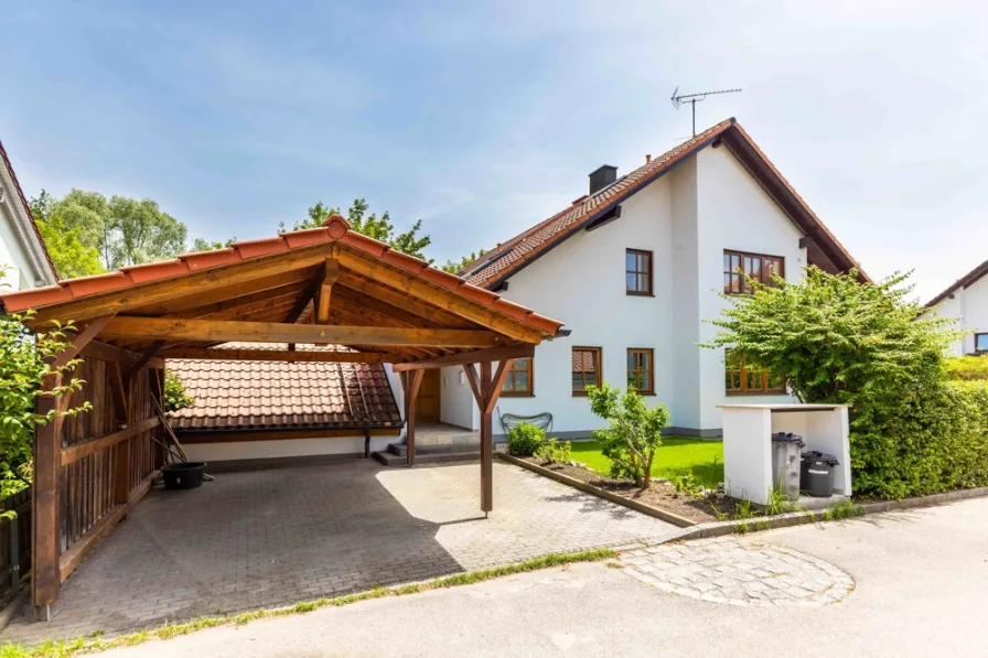 Haus mit Carport