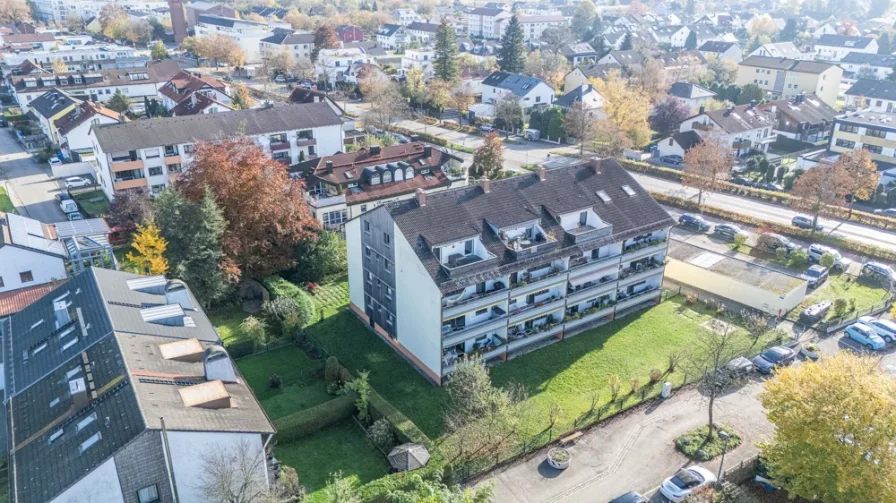 Drohne - Wohnung kaufen in Germering - 3,5 Zimmer-Wohnung + Hobbyraum mit Großzügigem Schnitt und Hervorragender Verkehrsanbindung!