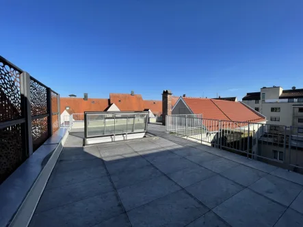 Dachterrasse - Wohnung mieten in Augsburg - Urbane Wohnung mit Dachterrasse und Einbauküche