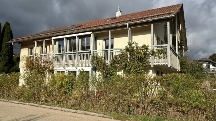 Südansicht - Wohnung mieten in Berg - LANDLIEBE !! Haus im Haus - ökologisch - modernGroßzügiges Wohnen in 82335 Berg - Farchach