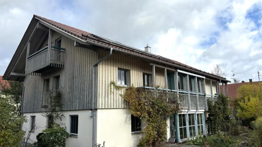 Südwestansicht - Wohnung mieten in Berg - Ländlich - ökölogisch - modern!Große EG-Gartenwhg. in 82335 Berg - Farchach