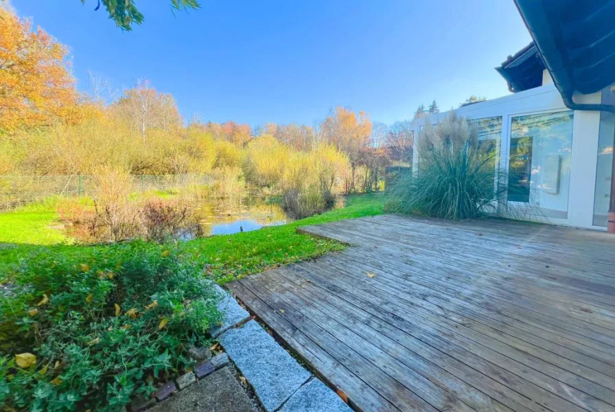 Teich - Haus mieten in Wörthsee - Ruhige Architekten-DHH mit NATUR PUR und exzellenter Infrastruktur!Idyllische Rarität in 82237 Wörthsee - OT Steinebach