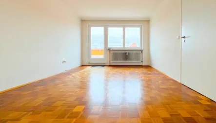 Wohnzimmer - Wohnung mieten in München - Helle 2 1/2 Zi.- Wohnung mit Bergblick Nur wenige Schritte zum Flaucher und Tierpark in 81379 München