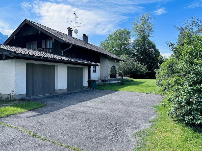 Nördlicher Grundstücksbereich mit Blick auf den Altbestand