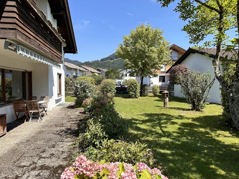 Impressionen vom großzügigen und sonnigen Grundstück