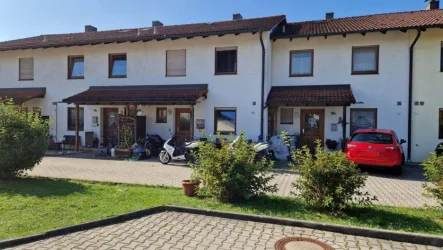 Hausansicht - Haus kaufen in Garching an der Alz - Vermietetes Reihenmittelhaus