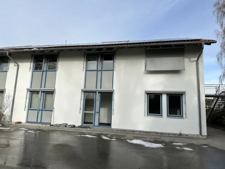  - Büro/Praxis mieten in Burgkirchen - Sehr gepflegte Büroflächen im Erdgeschoss zu vermieten