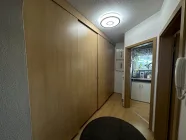 Flur mit Einbauschrank (1-Zimmer Wohnung)
