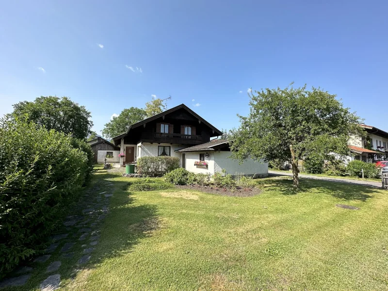 Impressionen vom Grundstück (Derzeit Altbestand) Blick von Osten nach Südwesten