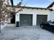 Zwei Garagen