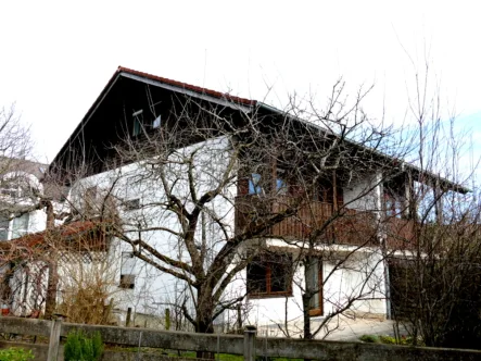 Außenansicht - Haus kaufen in Waldkraiburg - Waldkraiburg-Süd, Doppelhaushälfte - Ideal für die Familie -