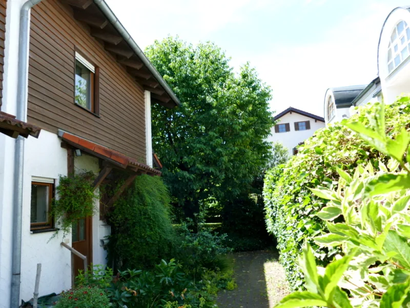 Außenansicht - Haus kaufen in Waldkraiburg - Doppelhaushälfte - Ideal für die Familie -