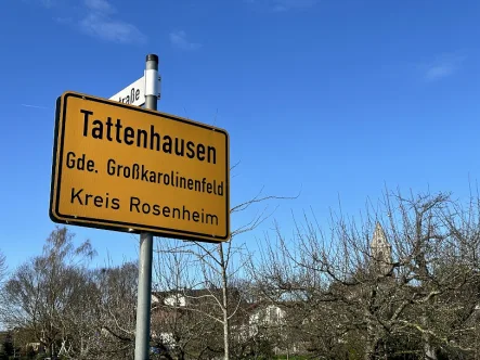  - Grundstück kaufen in Großkarolinenfeld / Tattenhausen - Attraktives Baugrundstück für ein großzügiges EFH, DH oder ZFH am Ortsrand von Tattenhausen
