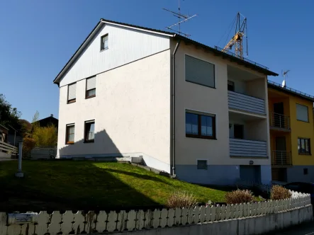 Außenansicht - Haus kaufen in Heldenstein - Heldenstein, DHH in Ortsrandlage- Ideal für die Familie -