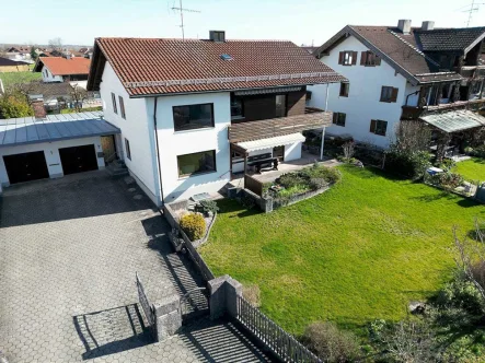 Hausansicht Süd. - Haus kaufen in Bruckmühl - Zweifamilienhaus mit großzügigem Grundstück in gefragter Lage von Bruckmühl