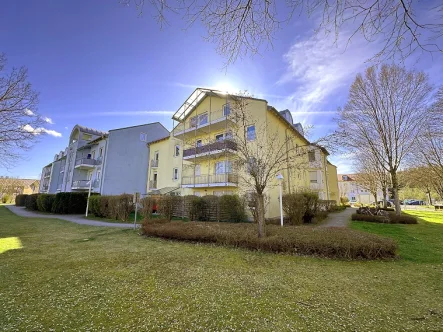 IMG_1682 - Wohnung kaufen in Traunreut - Charmante 2,5-Zimmer-DG-Wohnung mit Tiefgaragenstellplatz