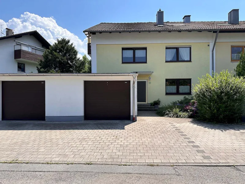 Nördliche Hausansicht - Haus kaufen in Oberaudorf - Gepflegtes Wohnhaus mit 3 Wohnungen