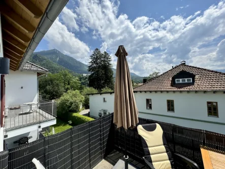 Blick nach Südost - Wohnung kaufen in Marquartstein - Lichtdurchflutete, behindertengerechte 2-Zi.-ETW mit großem Bergblickbalkon, Lift und Carport