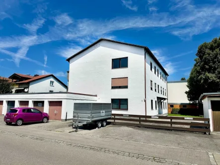 Ansicht - Wohnung kaufen in Rosenheim - Vermietete 3-Zimmer Wohnung mit praktischen Grundriss und Einzelgarage!