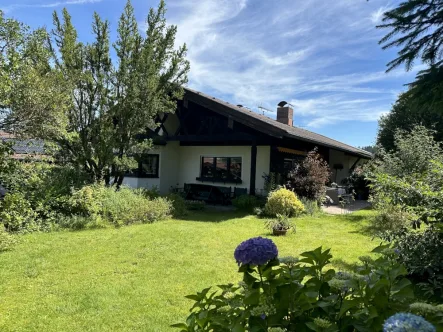  - Haus kaufen in Bad Endorf - Großzügiger Bungalow in bevorzugter Wohnlage