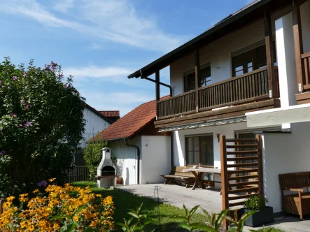 Außenansicht - Haus kaufen in Kraiburg am Inn - Reiheneckhaus, - Groß, ideal für die Familie oder Generationen -