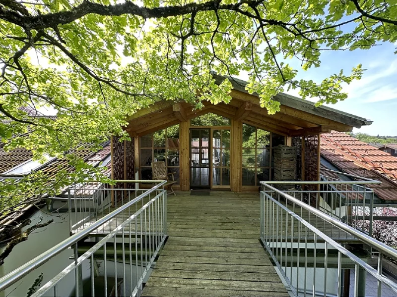 Wohnung Nr. 2: Ostbalkon mit Zugang zur Brücke (DG)