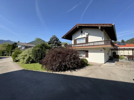 Ansicht Südost - Haus kaufen in Ruhpolding - Gepflegtes Einfamilienhaus in ruhiger Lage nahe der Ortsmitte