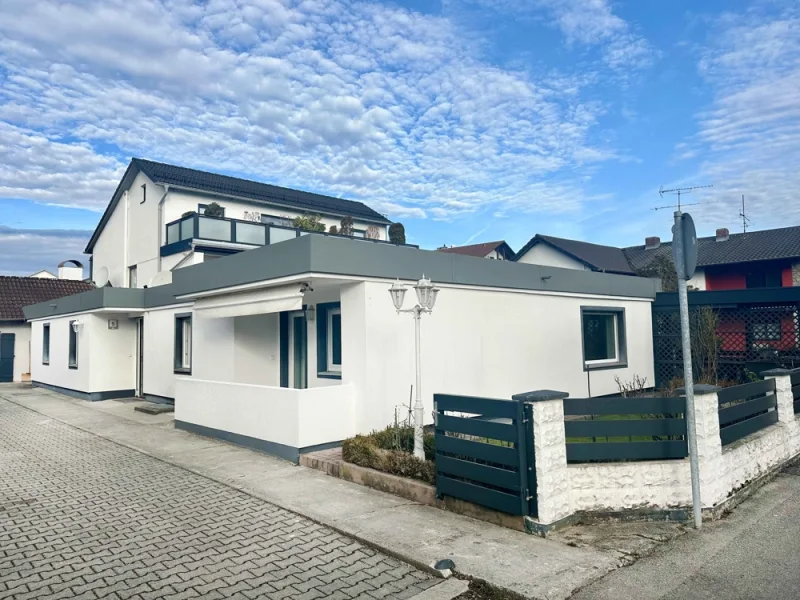 Ansicht - Wohnung kaufen in Kolbermoor - Außergewöhnliche Bungalow-Wohnung! Frisch und umfassend renoviert!