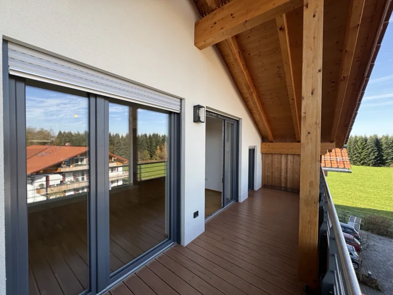 Blick nach West - Wohnung kaufen in Grassau - Seniorengerechte 2-Zi.-Mansarden-ETW im betreuten Wohnen mit gr. Nordost-Balkon und Stellplatz