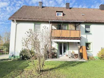  - Wohnung kaufen in Burgkirchen an der Alz - Viel Platz in dieser 4-Zimmer-Wohnung mit großem Gartenanteil,  Speicher und Kellerräumen + Garage