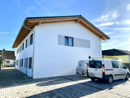 Ansicht - Haus kaufen in Rosenheim - Neubau - Hochwertiges Reiheneckhaus in attraktiver Lage!