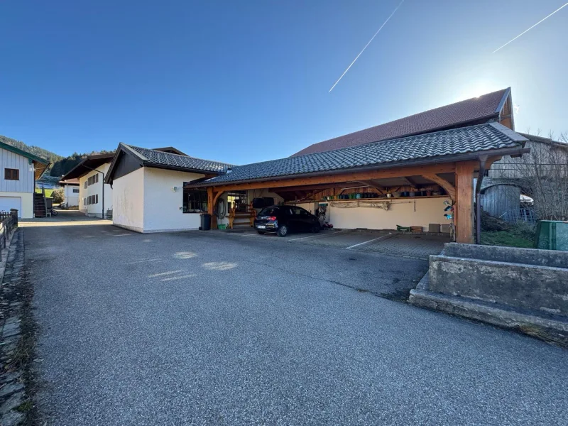 Carport an der Garage