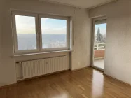 Kinderzimmer mit Zugang zum Balkon 