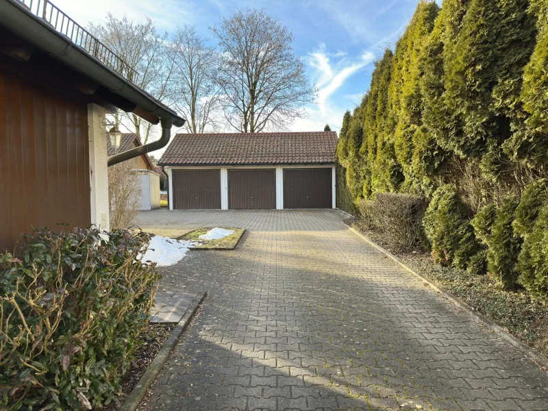 Zufahrt zur Garage