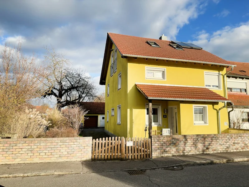 Ansicht - Haus kaufen in Töging am Inn - Doppelhaushälfte mit Einliegerwohnung und Wohnrecht