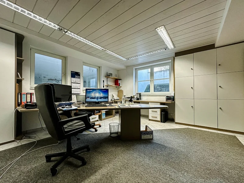 Büro KG