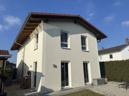 Ansicht  - Haus mieten in Neuötting - Super gepflegtes, charmantes Einfamilienhaus Miete zum nächstmöglichen Zeitpunkt möglich