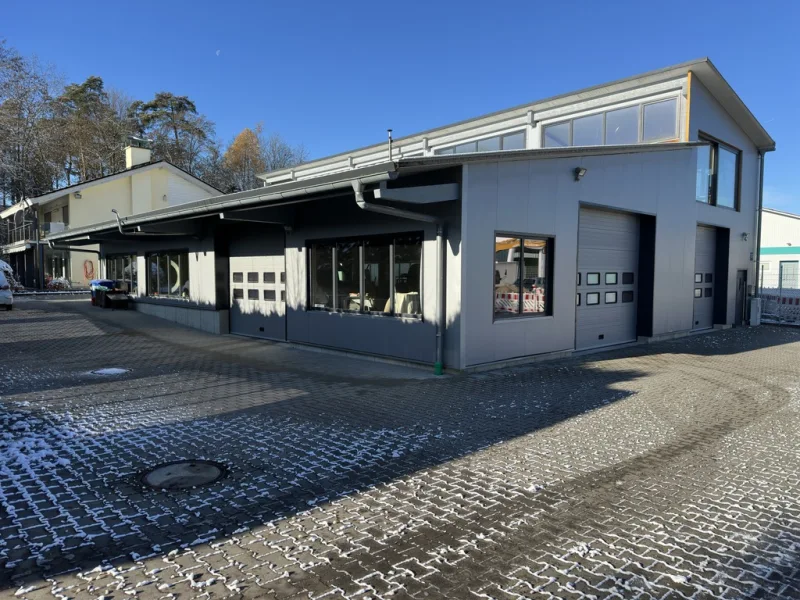 Hallengebäude - Halle/Lager/Produktion kaufen in Waldkraiburg - Produktions- und Ausstellungshalle mit Heizung und Toren in Waldkraiburg