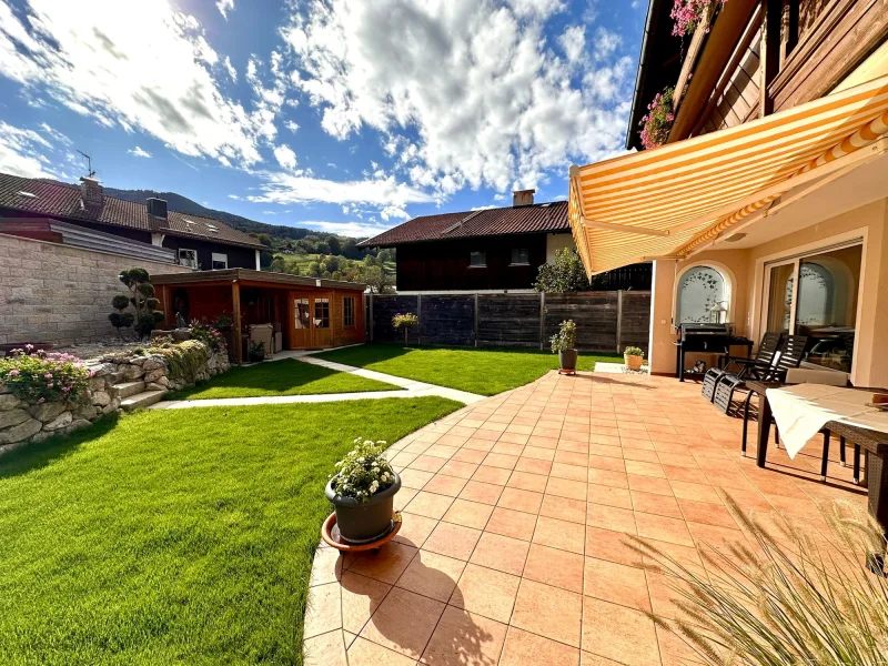 Terrasse - Haus kaufen in Bad Feilnbach - Jetzt ab sofort zur Eigennutzung! - Großzügiges EFH mit Blick auf den Wendelstein