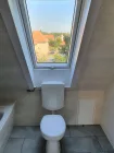 WC im neu sanierten Bad mit Fenster