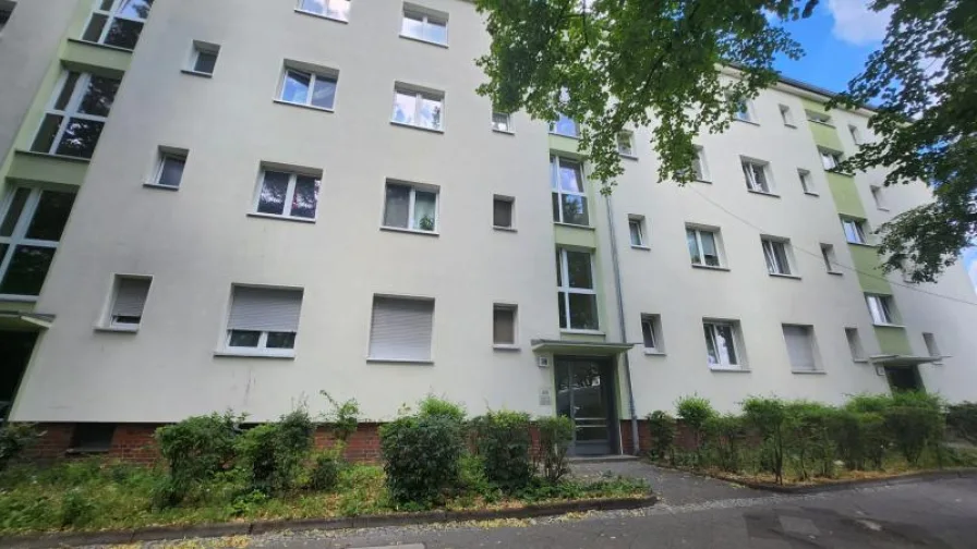 Hausansicht.jpg - Wohnung kaufen in Berlin - 2-Zimmer Wohnung bezugsfrei oder als Kapitalanlage mit 5% Rendite