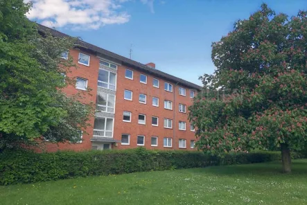 Hausansicht - Wohnung mieten in Lübeck - Gut geschnittene 2,5-Zimmer-Wohnung mit Balkon