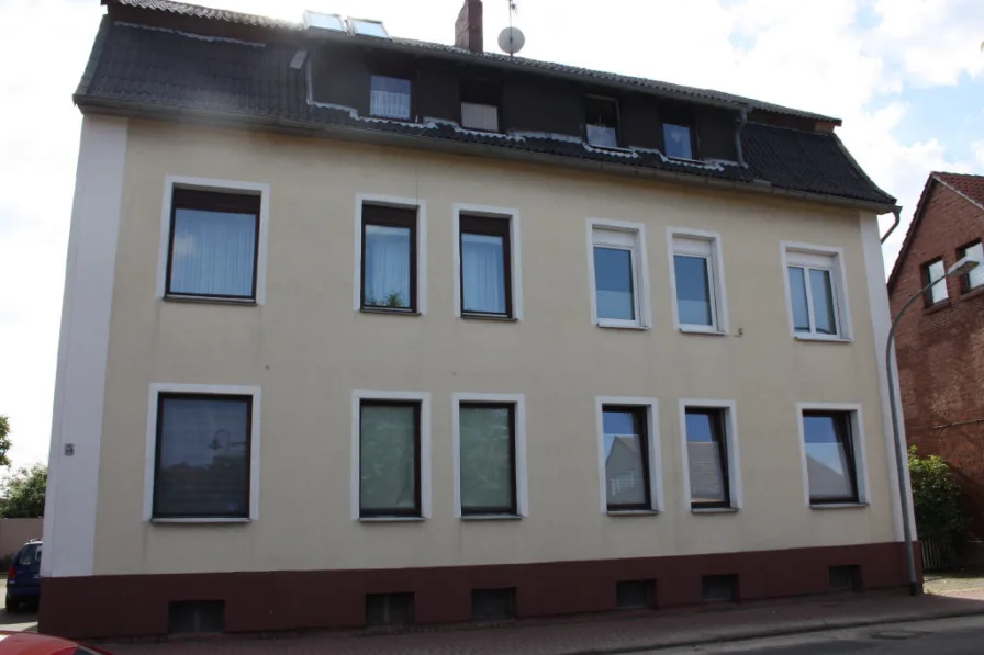 Straßenansicht - Zinshaus/Renditeobjekt kaufen in Grasleben - interessantes Mehrfamilienwohnhaus in Grasleben