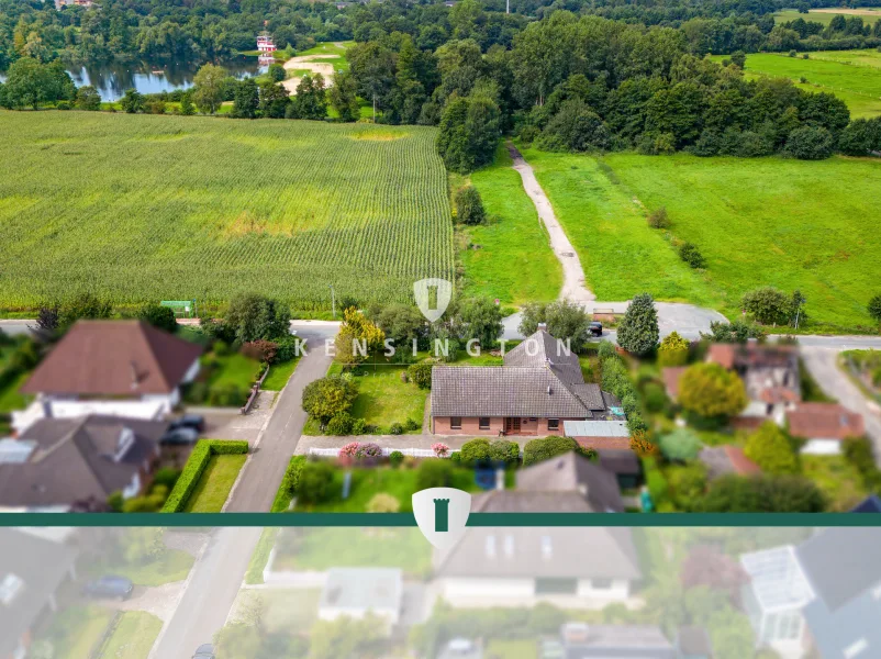 Luftaufnahme - Haus kaufen in Oyten / Königsmoor - Freistehendes 1-Familienhaus mit tollem Grundstück am Behlingsee in Oyten